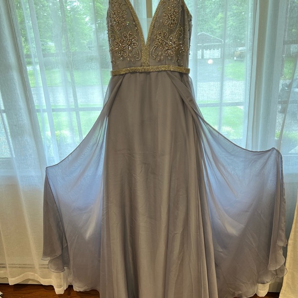 Beautiful one-of-a-kind ballgown perfect for prom, sweet16, and former locations - Picture 10 of 16